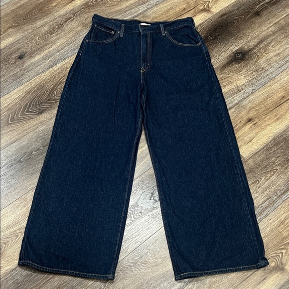 Levi’s Cinch Baggy Women's Jeans In Color: Reign Of The Rinse - Dark Wash - Picture 7 of 13